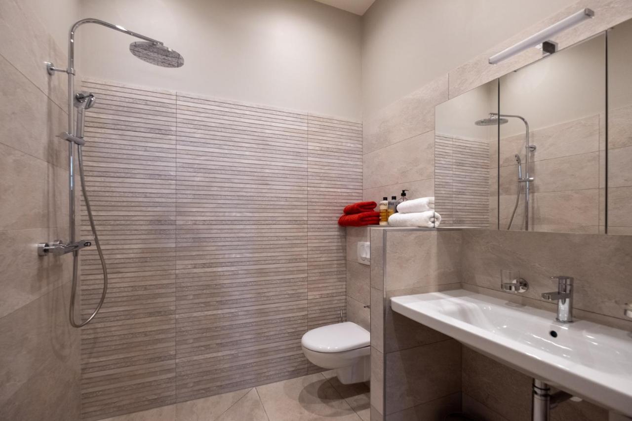 לה רושל Escale Rochelaise, Gite Urbain Avec Spa Bain Nordique Et Sauna Tonneau מראה חיצוני תמונה